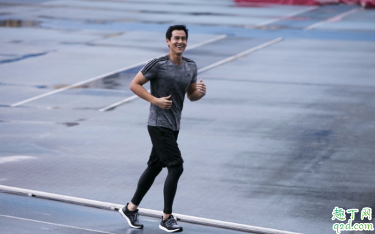 习惯性崴脚可以带护踝吗 崴脚韧带拉伤必须要打石膏吗4