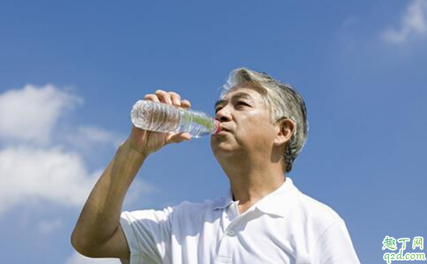 糖尿病人多喝水好还是少喝水好 糖尿病人一天喝多少水合适1