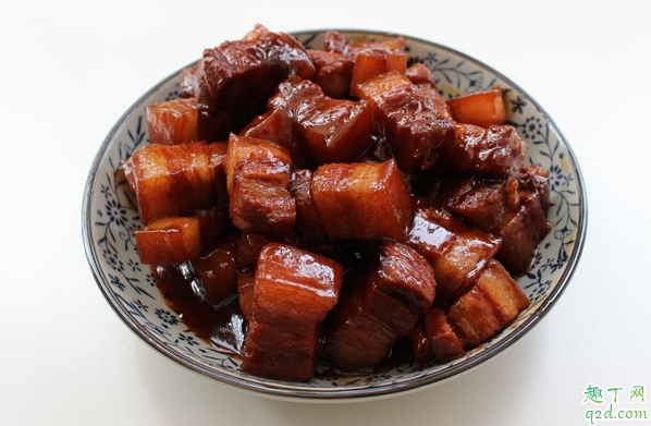 红烧肉焯水要切小块吗 红烧肉切块焯还是整条焯2