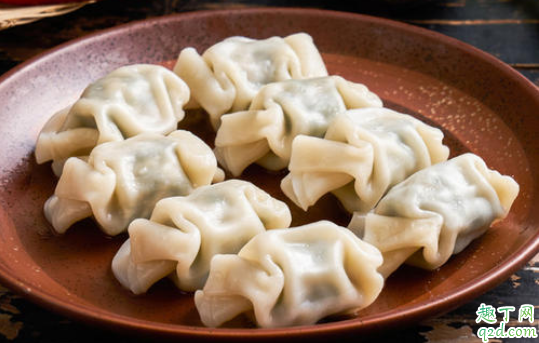 煮速冻饺子是否用凉水泡一下 速冻饺子要泡冷水再煮吗1