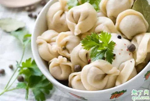 包饺子用的莲藕是粉的还是脆的 莲藕包饺子是用生的还是熟的3