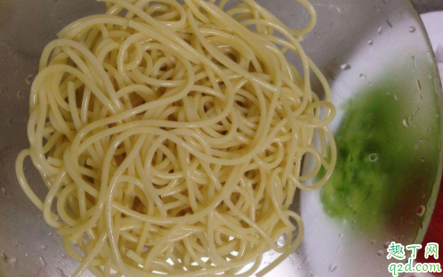 煮意面要不要过凉水 意大利面可以直接拌酱吃吗2