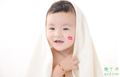 宝宝几个月能认出妈妈 宝宝几个月能认出爸爸 1