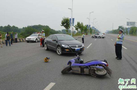 车辆出事故先报保险还是先报交警 车辆出事故后应该怎么拍照2