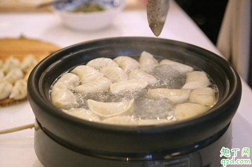 ​煮饺子煮到什么程度算熟 怎么判断煮饺子熟了3