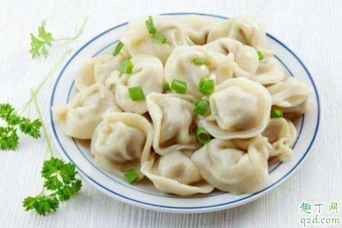 ​煮饺子煮到什么程度算熟 怎么判断煮饺子熟了2