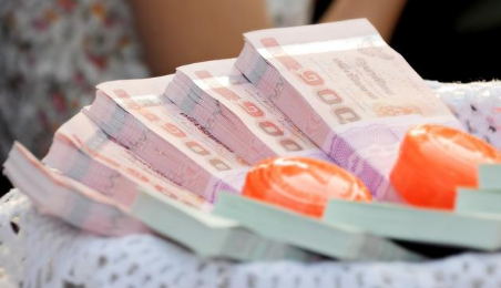 结婚彩礼爸妈要50万很过分吗1