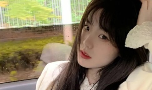 女孩子抱着都很软吗？想知道女孩子抱起来是什么感觉！2