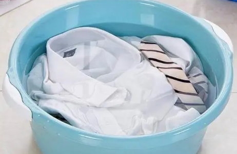 白衣服发黄怎么洗可以变白1