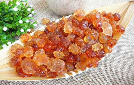 桃胶上面的杂质用剪子能够减掉吗？可以减掉一部分！1