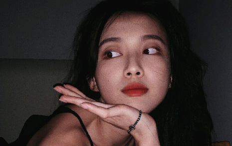 帮女同事搬家后，她说要请我吃饭，要和老婆说吗？1