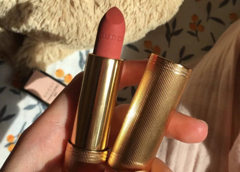 Gucci新色金管208口红试色，难怪是一直网红蜜桃色呢1