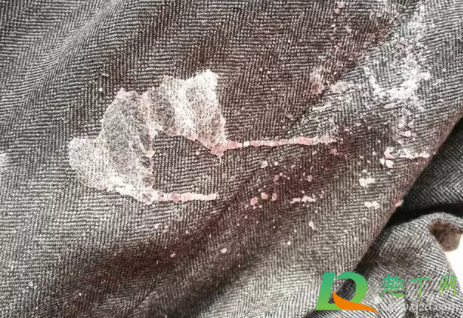 衣服上沾了蜡烛用什么方法洗的掉1