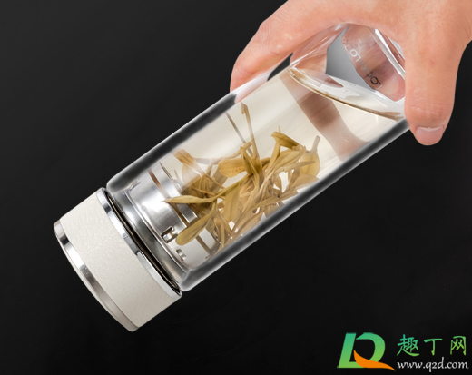玻璃杯盖吸住了如何能拧开1