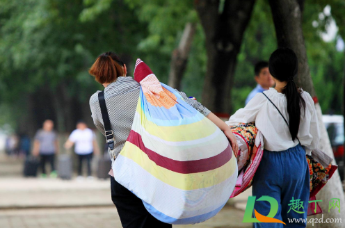 大一新生开学要带冬天的衣服吗3