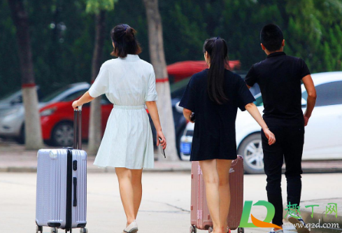 大一新生开学要带冬天的衣服吗1