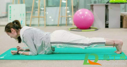 平板支撑一次做几组每组几分钟1