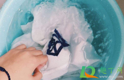 衣服搞到PVC胶水怎么办2