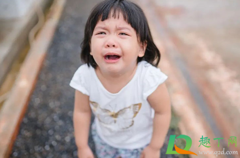 眼睛哭肿了能睡觉吗3