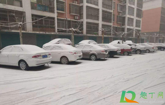 车上的积雪用凉水冲吗1
