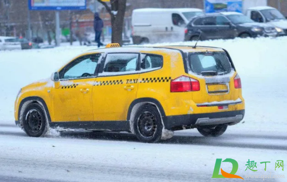 车上的积雪用凉水冲吗3