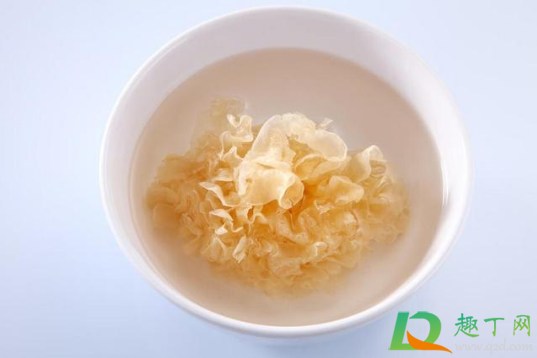 银耳是整个一起泡还是弄碎再泡1