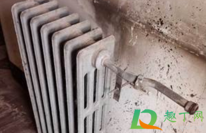 铸铁暖气片漏水能粘吗1