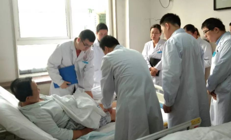 医院查房为什么是一帮医生来3