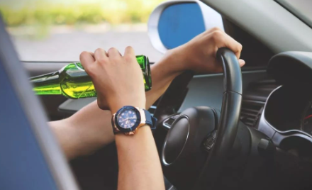 喝了瓶啤酒6个小时可以开车吗1