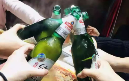 啤酒对瓶吹为什么容易醉2