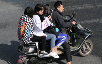 武汉电动车带人罚款多少1