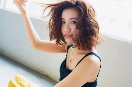 长头发剪短发是不是头发会翘1