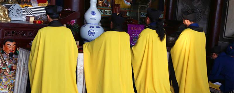 摄图网_501051226_湖北武当山道士（企业副本.jpg
