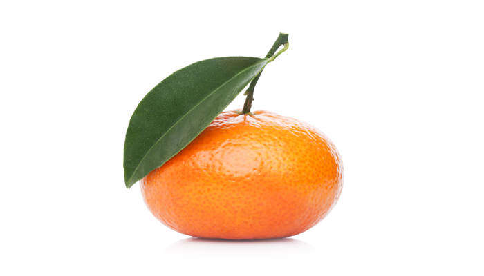 摄图网_303461073_白底有叶子的红橘水果（企业商用）.jpg