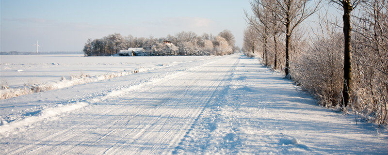 摄图网_307162088_冬季下雪覆盖的荷兰农田（企业商用）.jpg